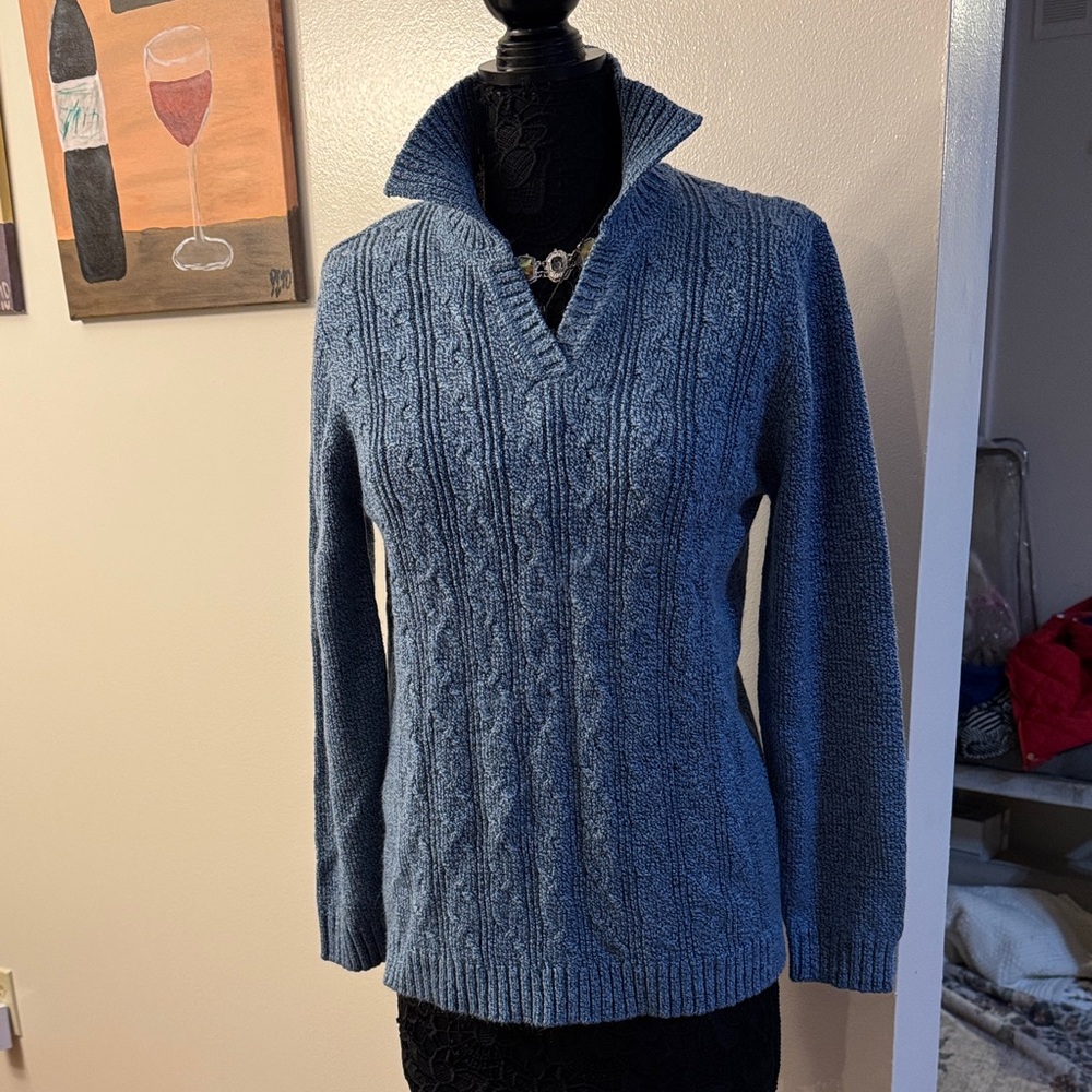 Women's Blue Cable Knit Sweater, great sweater no tags
